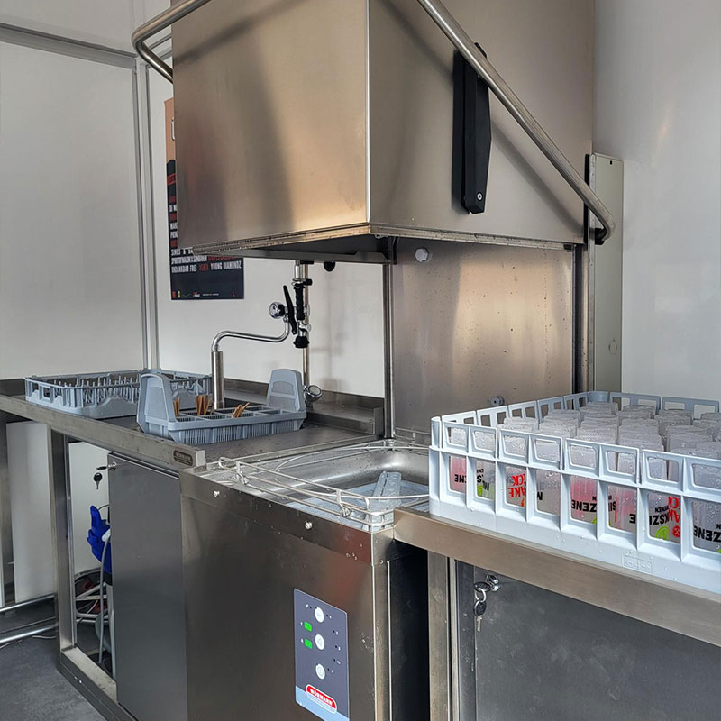 The dishwashing line in the Dishwashing Mobile of Bremen's Musikszene e.V.