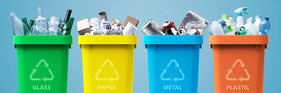 collecte des conteneurs de-recyclage avec différents types de déchets